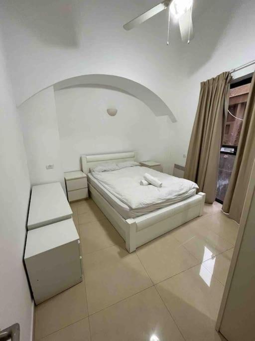Machane Yehuda Authentic 6 Bed And Balcony Apartment Baitulmaqdis Luaran gambar